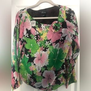 Floral shirt can be worn with anything